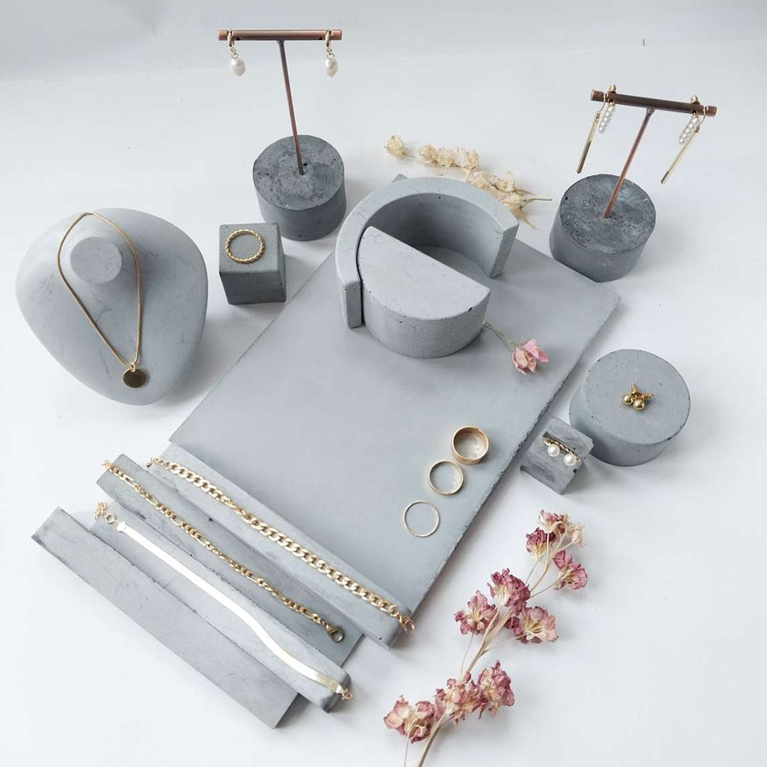 Verkaufsdisplay für Schmuck, einzigartige Schmuckständer in hellen Beton mit Marmor Effekt Verkaufsdisplay für Schmuck, einzigartige Schmuckständer in hellen Beton mit Marmor Effekt