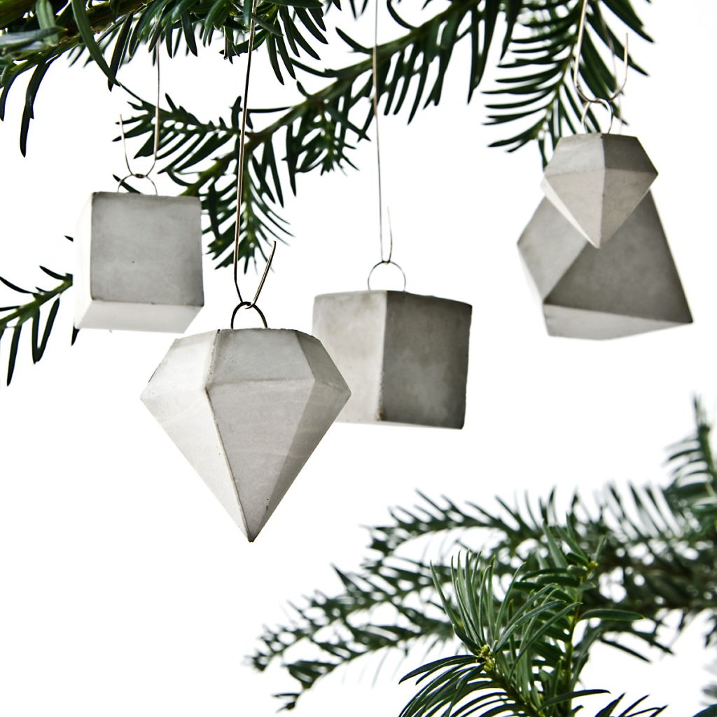 Geometrische Ornamente als Weihnachtsdekoration in Tannengrün, Kundengeschenk Promo Gift