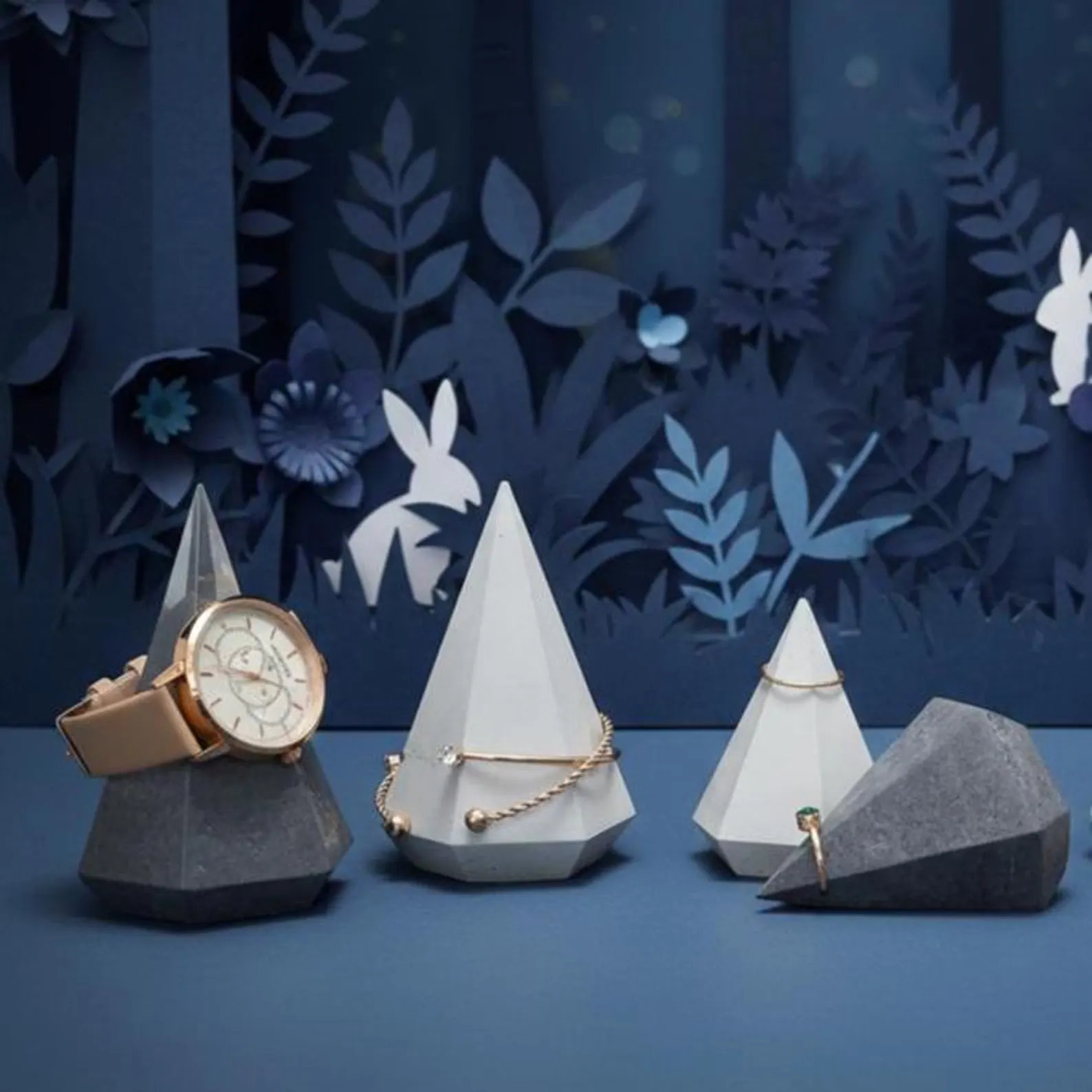 Schaufenster-Dekoration zu Ostern für Schmuckdesigner & Juweliere