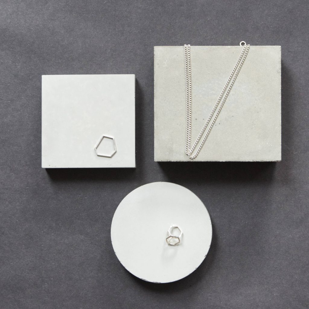 Anfertigugn - Beton Untersetzter zur Schmuckpräsentation Beton Untersetzter zur Schmuckpräsentation